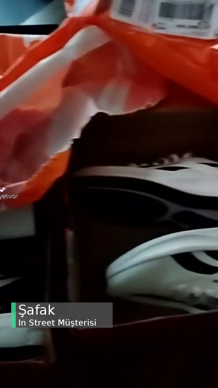 In Street Eksik Ayakkabı Geldi videonun kapak resmi