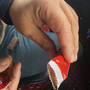 Paketli Gofretin İçinden Ağzı Açık Ve Bozulmuş Ürün Çıkması Endişe Yarattı