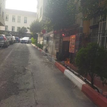 Kaldırımı Kapatan İş Yeri Nedeniyle Yaşanan Gerginlik