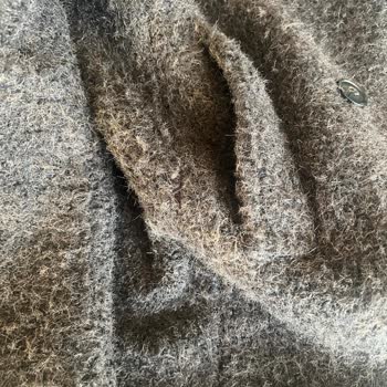 Zara’dan 4.000 TL’ye Aldığım Mont Üç Giyişte Tüylenip Mağaza İlgisiz Davrandı