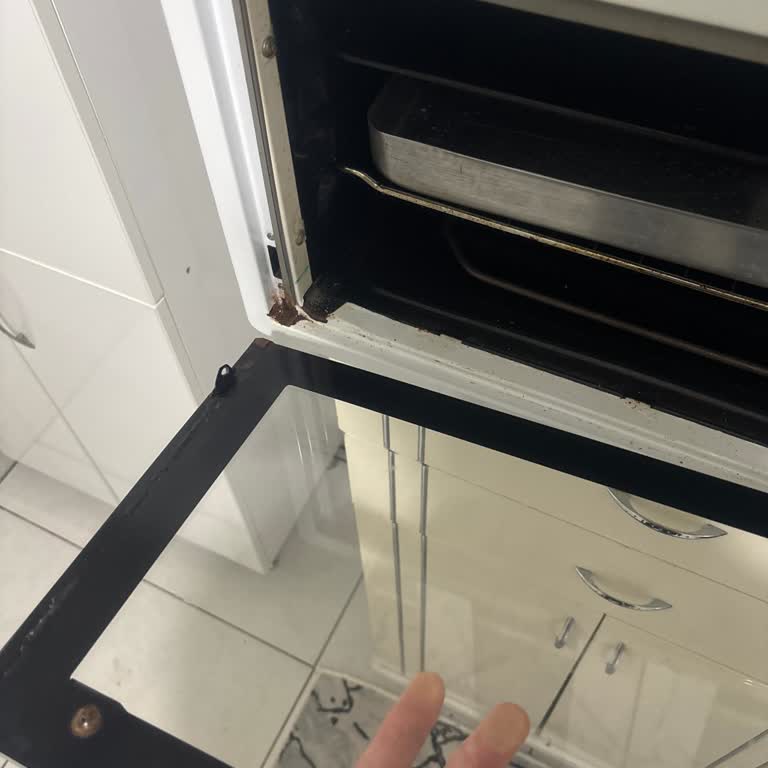 Simfer Fırın Kapağı Menteşesi Kısa Sürede Kopunca Mağdur Oldum