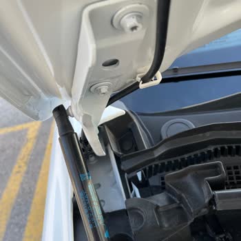 Sıfır Kilometre Renault Austral'de Kapı Ve Kaputta Sök-Tak, Boya Çıkması Nedeniyle Araç Değişimi Talebim