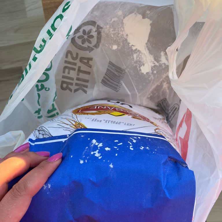 BİM’de Patlak Un Ve İlgisiz Personel Nedeniyle Yaşadığım Mağduriyet