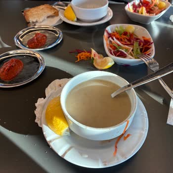 Köfteci Yusuf'ta Yağlı ve Kalitesiz Ürünler İle İlgisiz Çalışanlar Hayal Kırıklığı