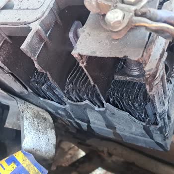 Gentry Akü Garanti Süresi Dolmadan Patlayan Akü Ve İlgisiz Servis Yaklaşımı Nedeniyle Mağduriyet