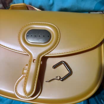 İlk Kullanımda Dağılan Çanta Ve İlgisiz Satıcı Tavrı