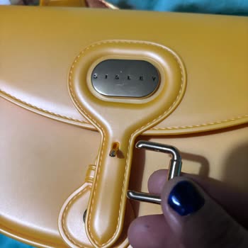 İlk Kullanımda Dağılan Çanta Ve İlgisiz Satıcı Tavrı