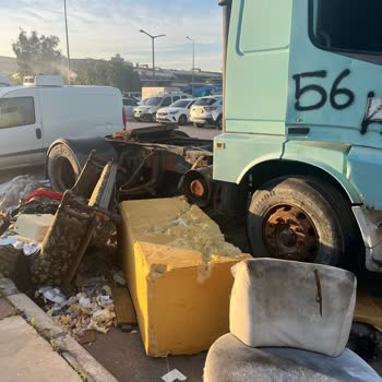 Çiğli'de Hurda Araç Ve Çöp Sorunu İçin Acil Çözüm Bekliyoruz
