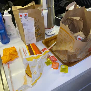 Paket Patladı, Hamburgerler Kolaya Bulandı, Eksik İade Ve Müşteri Hizmeti Yok