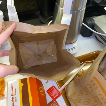 Paket Patladı, Hamburgerler Kolaya Bulandı, Eksik İade Ve Müşteri Hizmeti Yok