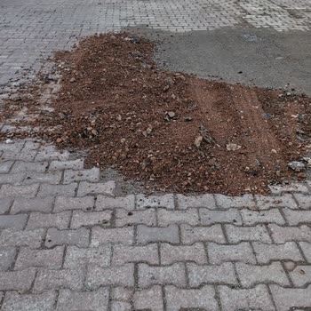 Ataevler Mahallesi'nde Uzun Süredir Devam Eden Yol Sorunu Ve Çözüm Beklentisi