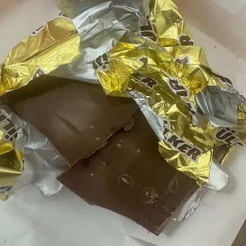 Son Kullanma Tarihi Geçmemiş Çikolatada Bozuk Tat Ve Beyazlama Yaşadım