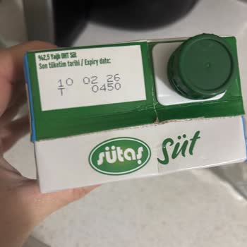 Son Kullanma Tarihi Geçmemiş Sütten Kötü Koku Ve Renk: Sağlığımız Tehlikede