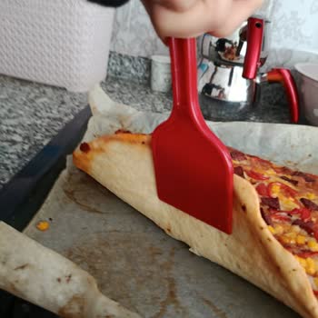 Profilo Fırının Altı Pişirmiyor, Servis Çözüm Sunmuyor