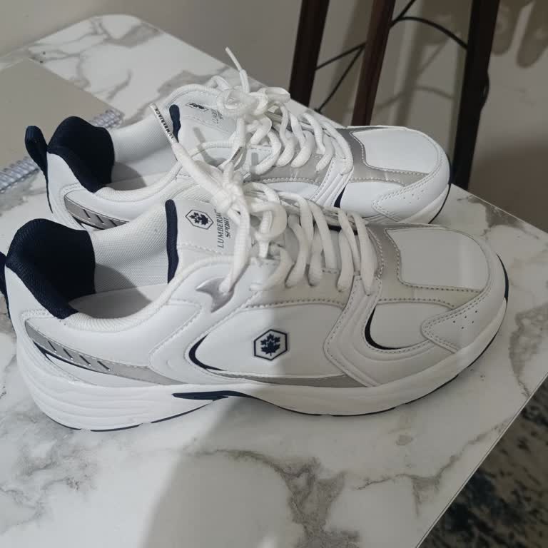 FLO Mağazası Ofiste Giyilen Ayakkabıyı Değiştirmiyor: Hayal Kırıklığı