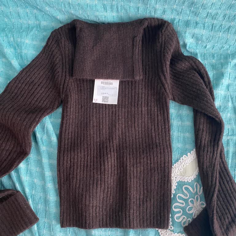 Bershka Sent Wrong Sweater And Delays Full Refund