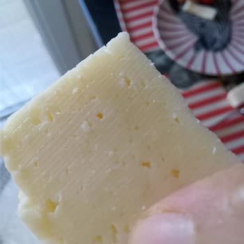 Peysan Tulum Peynirinde Rahatsız Edici Pütürcükler Ve Tedirginlik