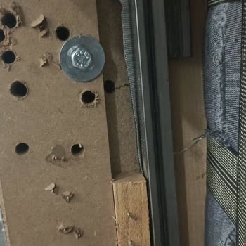 Kelebek Mobilya'dan Sıfır Ürün Beklerken Kırık Ve Kötü Montajlı Koltuk Hayal Kırıklığı