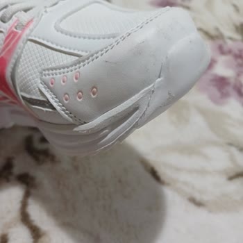 Yeni Alınan Spor Ayakkabıda Boya Akması Hayal Kırıklığı Yarattı