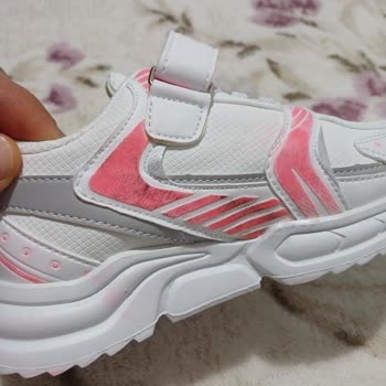 Yeni Alınan Spor Ayakkabıda Boya Akması Hayal Kırıklığı Yarattı