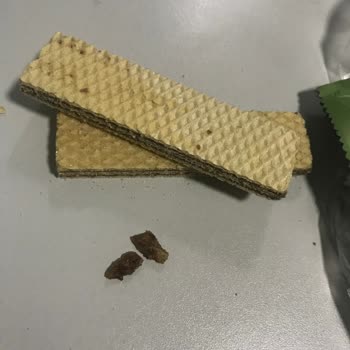 Eti Hoşbeş Gofretin İçinden Sert Madde Çıktı, Sağlığım Tehlikeye Girdi