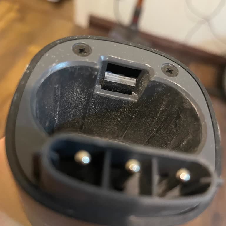 Dikkatli Kullanıma Rağmen Kırılan Süpürge Borusu Ve Yetersiz Müşteri Desteği Electrolux’e Güvenimi Sarsıyor