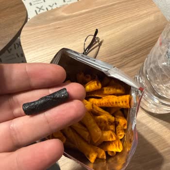 Doritos Storm Cips Paketinden Simsiyah Cips Çıkması Ve Güvenlik Endişesi