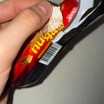 Çikolata İçinden Yabancı Kağıt Parçası Çıkması Ve Sağlık Endişesi