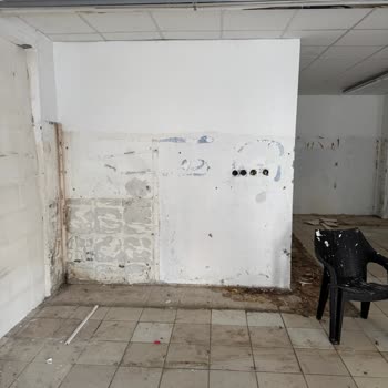 A101’den Teslim Edilen Dükkanın Bakımsız Hali Mağduriyet Yarattı