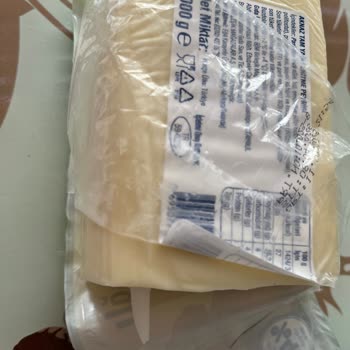 Aknaz Peynirde Büyük Plastik Parça: Gıda Güvenliği Endişesi