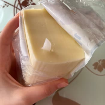 Aknaz Peynirde Büyük Plastik Parça: Gıda Güvenliği Endişesi