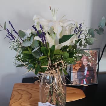 Solmuş Ve Kalitesiz Çiçek, İlgisiz Müşteri Hizmeti