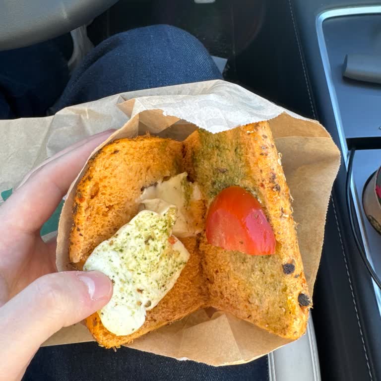 Starbucks Mozzarella Sandviçte Malzeme Eksikliği Ve Fiyat Performans Hayal Kırıklığı