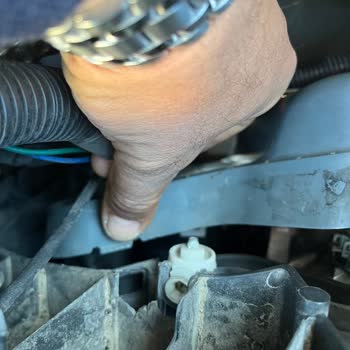 Orijinal Valeo Far Takımında Kırık Kapak Sorunu Ve Firma İlgisizliği