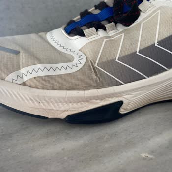 Kısa Sürede Yırtılan Ayakkabılar İçin Garanti Ve Destek Sorunu