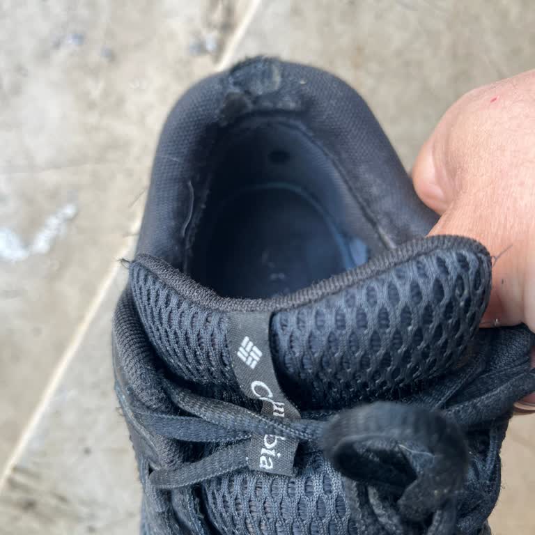 Columbia Waterproof Ayakkabı Kısa Sürede Su Aldı Mağaza Çözüm Sunmadı