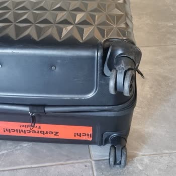 Sunexpress İle Seyahatte Hasarlı Valiz Ve Çözüm Bulamama Mağduriyeti