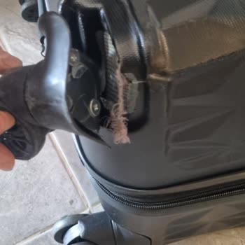 Sunexpress İle Seyahatte Hasarlı Valiz Ve Çözüm Bulamama Mağduriyeti