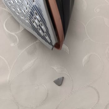 Az Kullanılmış Philips Ütümün Tabanı Kendiliğinden Kırıldı, Servis Çözüm Sunmadı