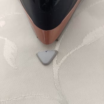 Az Kullanılmış Philips Ütümün Tabanı Kendiliğinden Kırıldı, Servis Çözüm Sunmadı