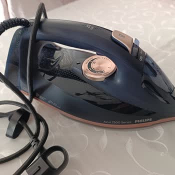 Az Kullanılmış Philips Ütümün Tabanı Kendiliğinden Kırıldı, Servis Çözüm Sunmadı