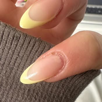 Ng Beauty Bar Hem Ciddi Bir İlgisizlikle Karşılaştım Hem De Tırnaklarım Tamamen Yamuk Yapıldı