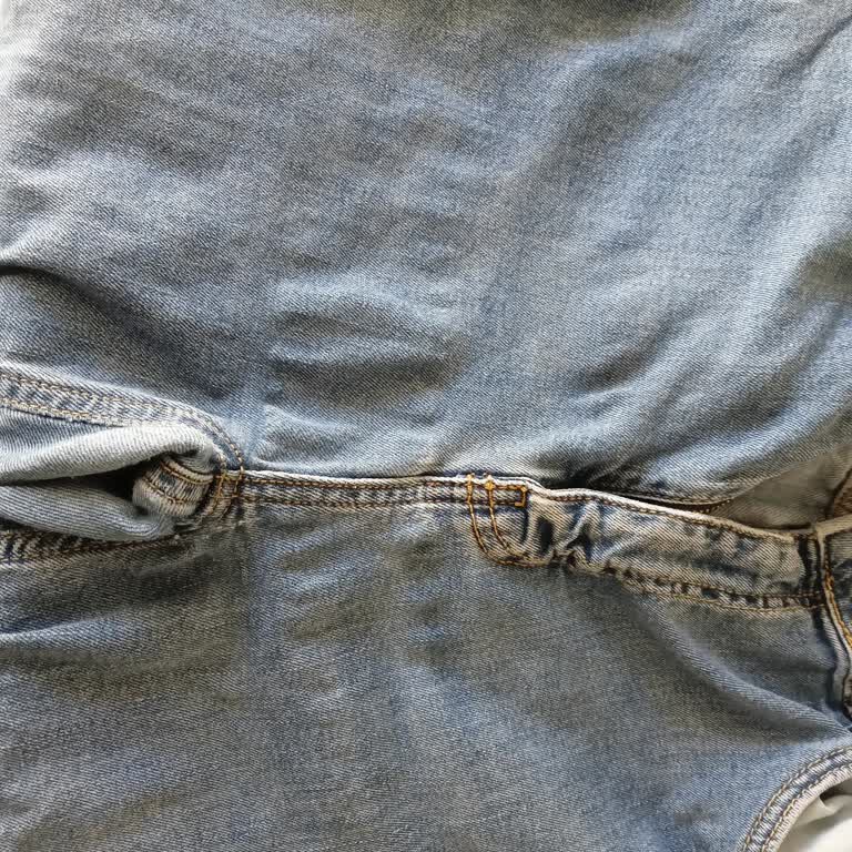 Kısa Sürede Yırtılan Kot Pantolon İçin Ücret İadesi Talebi