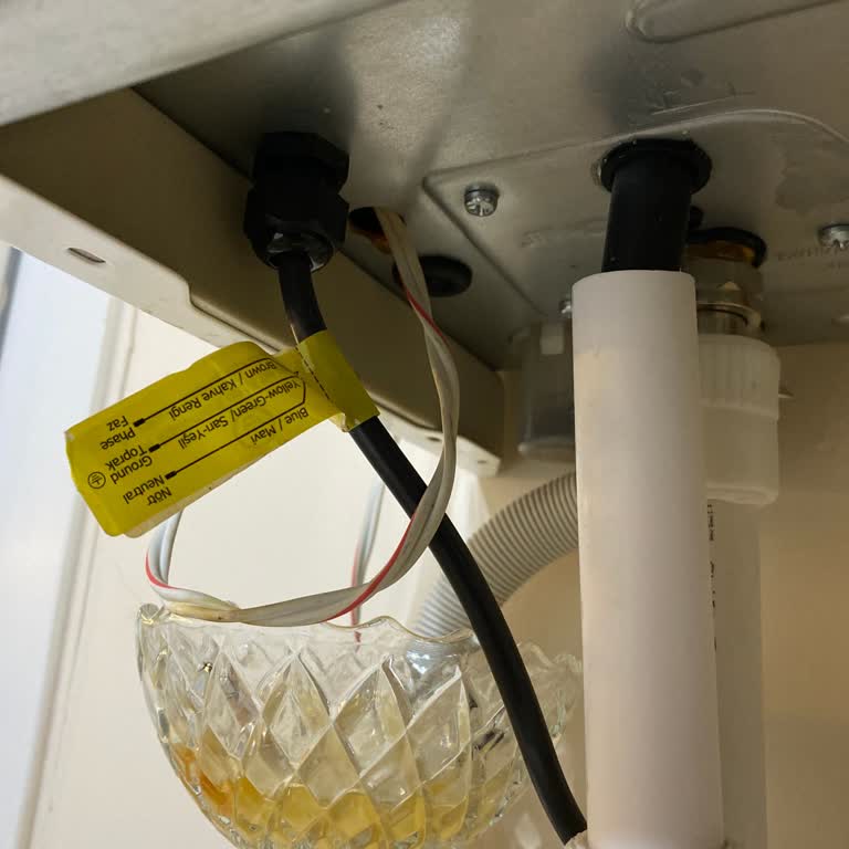 Warmhaus Cihazda Tekrar Eden Su Sızıntısı Ve Servis Gecikmesi Mağduriyeti