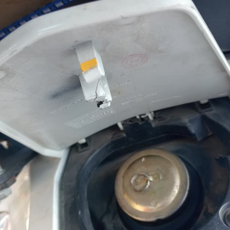 BP İstasyonunda Yakıt Alırken Motosiklet Kapağım Zarar Gördü, İlgisiz Yaklaşım