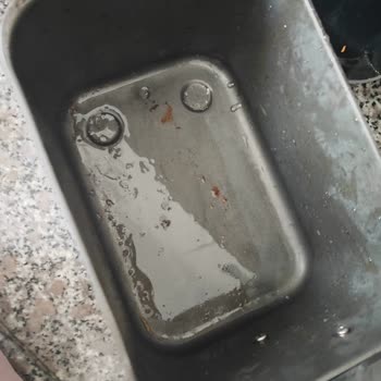 Karaca Züccaciye Pişirme Aparatları Kısa Sürede Tamamen Soyulup Aşındı