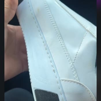 Kingboom Kullanılmış Denenmiş ve Çok Lekeli Kirli Ayakkabı Gönderdi