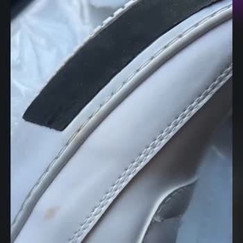 Kingboom Kullanılmış Denenmiş ve Çok Lekeli Kirli Ayakkabı Gönderdi