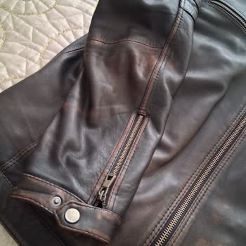 Yeni Aldığım Mont Yağmurda Rengini Kaybetti Değişim Talebim Reddedildi