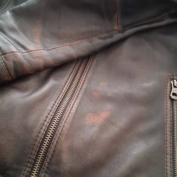 Yeni Aldığım Mont Yağmurda Rengini Kaybetti Değişim Talebim Reddedildi